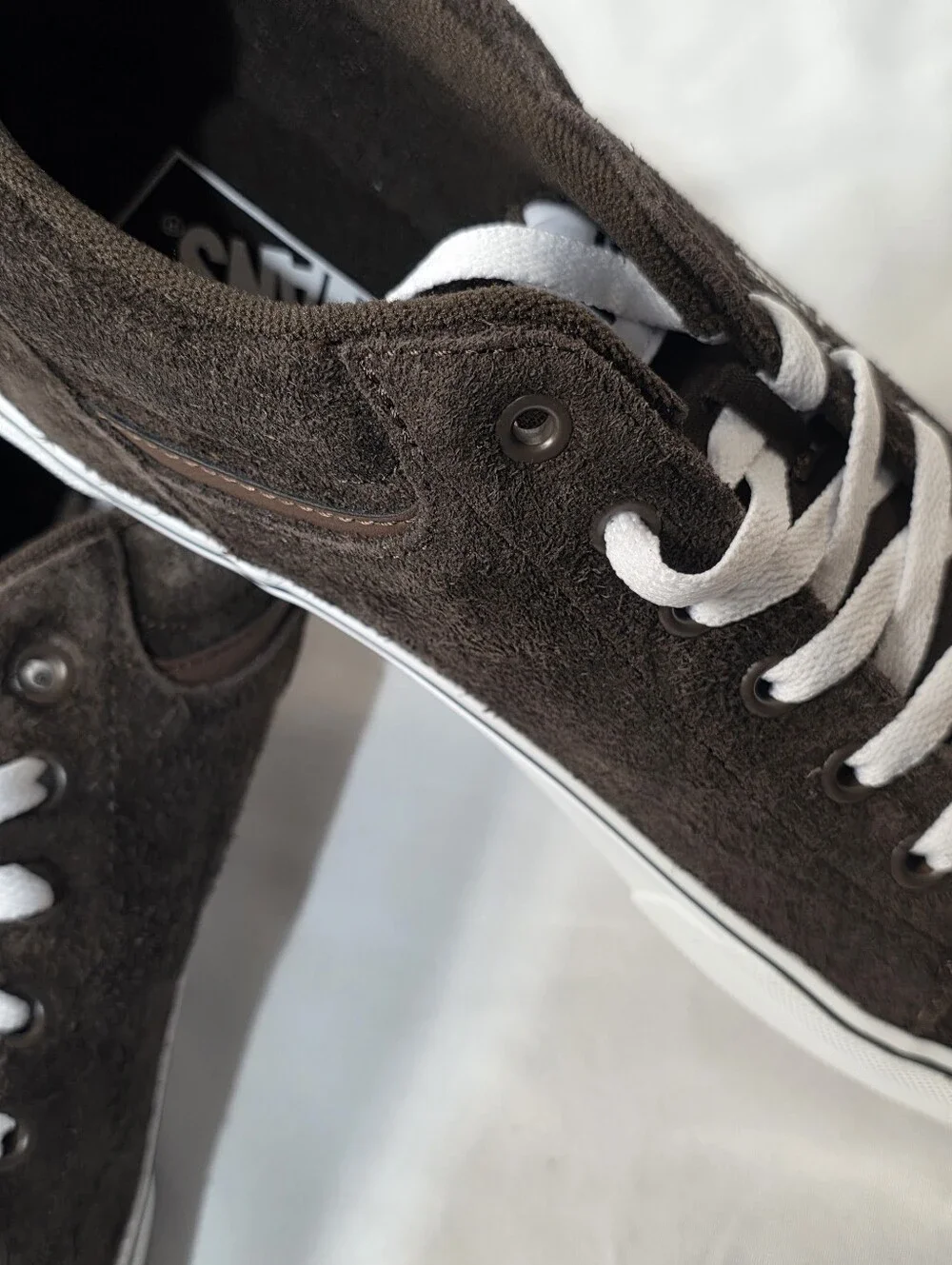 Vans Selden Hairy Suede Demitasse Size 10.5 Brown Low-Top Sneakers